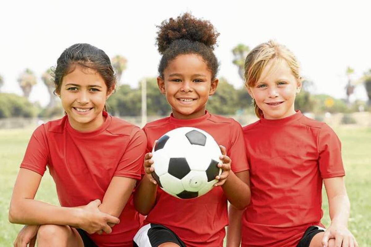 Las niñas empiezan el entrenamiento en fútbol desde los 8 años y como en cualquier otro deporte, tiene sus reglas propias para adaptarse a quienes lo practican. FOTO ROYALTY FREE STOCKPHOTOS
