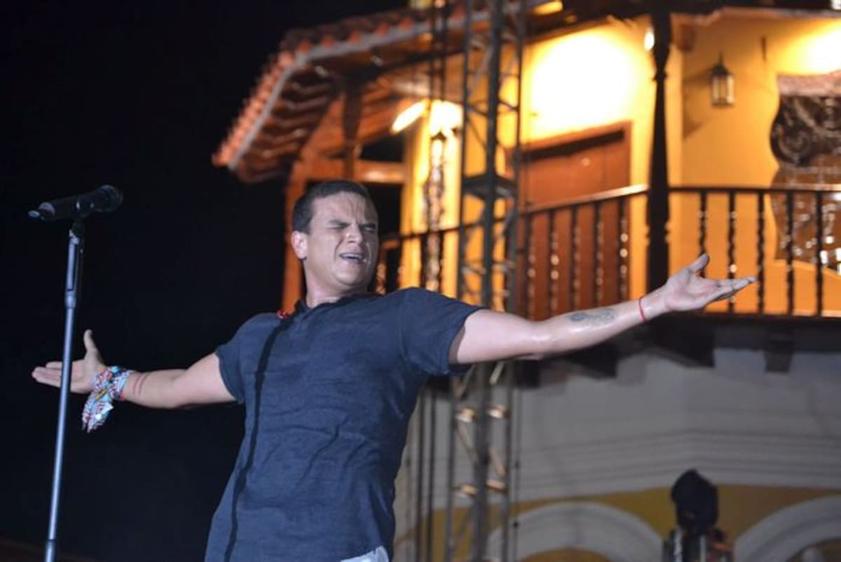 El cantautor Silvestre Dangond puso a delirar a sus millares de admiradores en la Plaza de Santa Bárbara. Cortesía Icultur