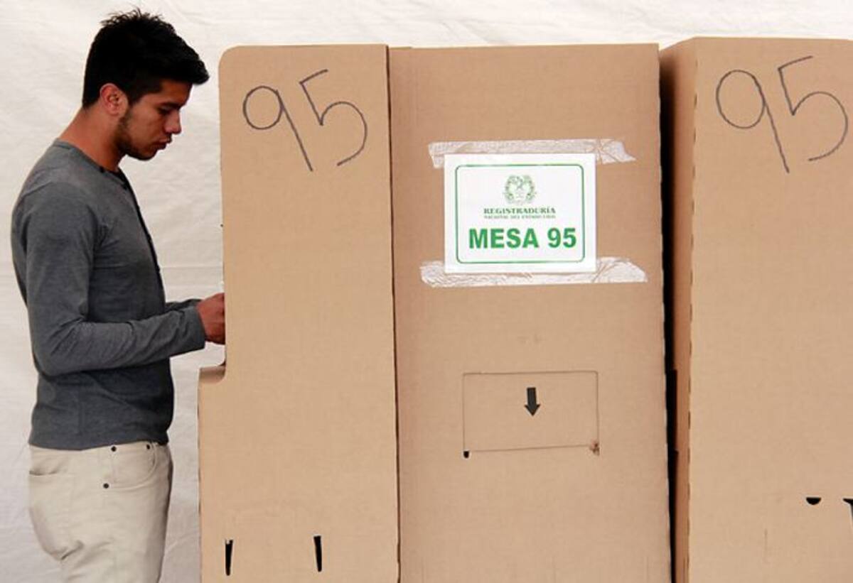 La Procuraduría señaló que los mandatarios locales tienen el deber de expedir el señalado acto administrativo, garantizando el acceso equitativo de los partidos y candidatos a la utilización de los sitios autorizados para fijar esta clase de propaganda. Colprensa.