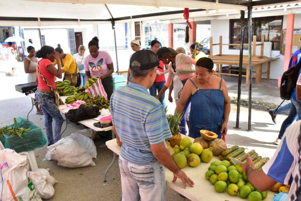Este viernes hay productos frescos y económicos en 2 mercados del PES