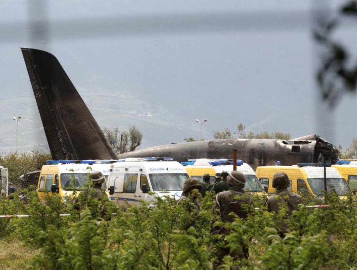 Entre los fallecidos figuran 247 pasajeros y 10 miembros de la tripulación del avión tipo Iliouchine, que se estrelló cerca de la base aérea de Bufarik, en la ciudad de Bechar, vecina a Argel.