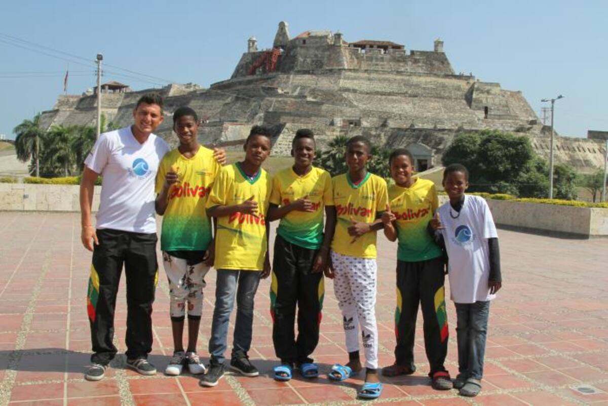 Grupo de surfistas que irá a Perú a representar a Colombia.