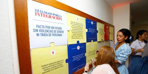 Fotos: Así se vivió la firma del pacto contra las violencias de género