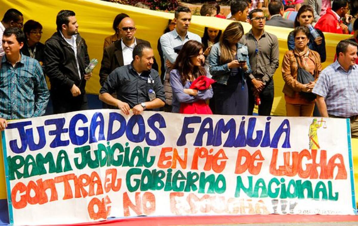 Funcionarios de Asonal marcharon hacia el palacio de Justicia. como protesta al acuerdo 10445. COLPRENSA