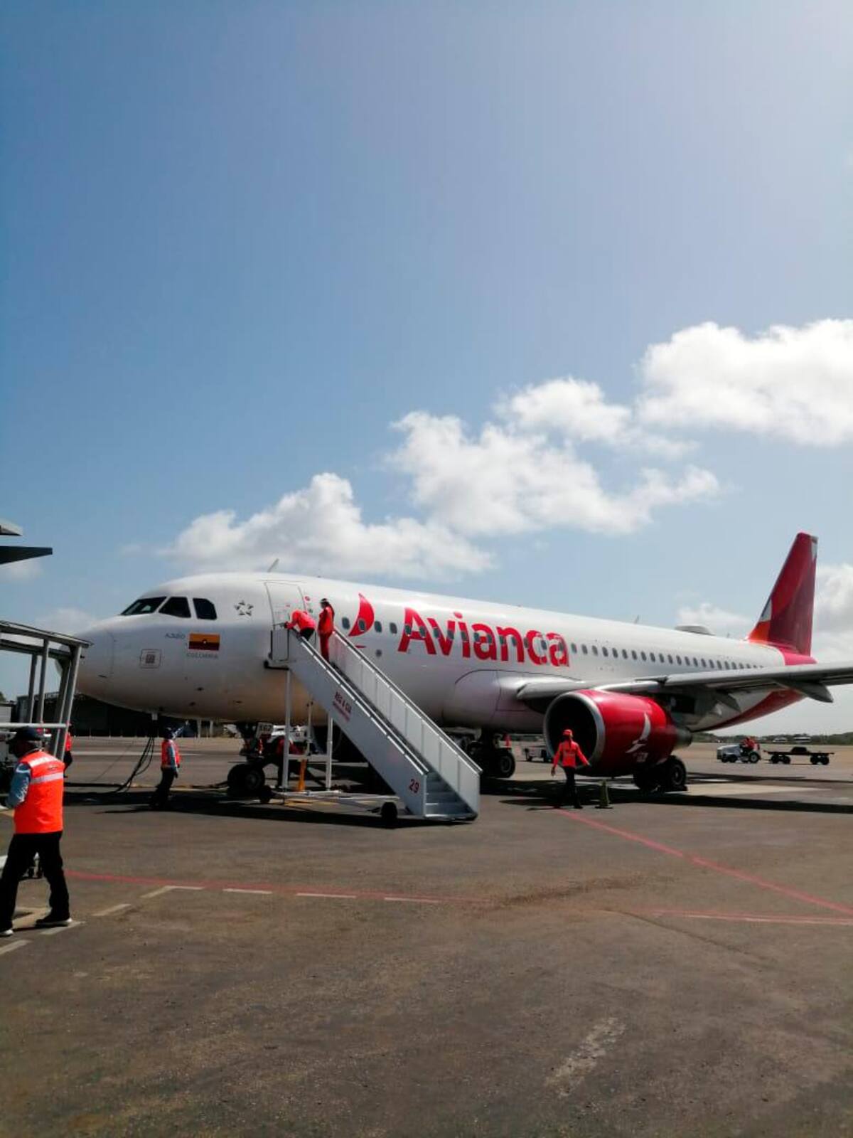 Por directrices del SACSA, los pasajeros debieron abandonar el aeropuerto inmediatamente, con el fin de evitar aglomeraciones. // Cortesía