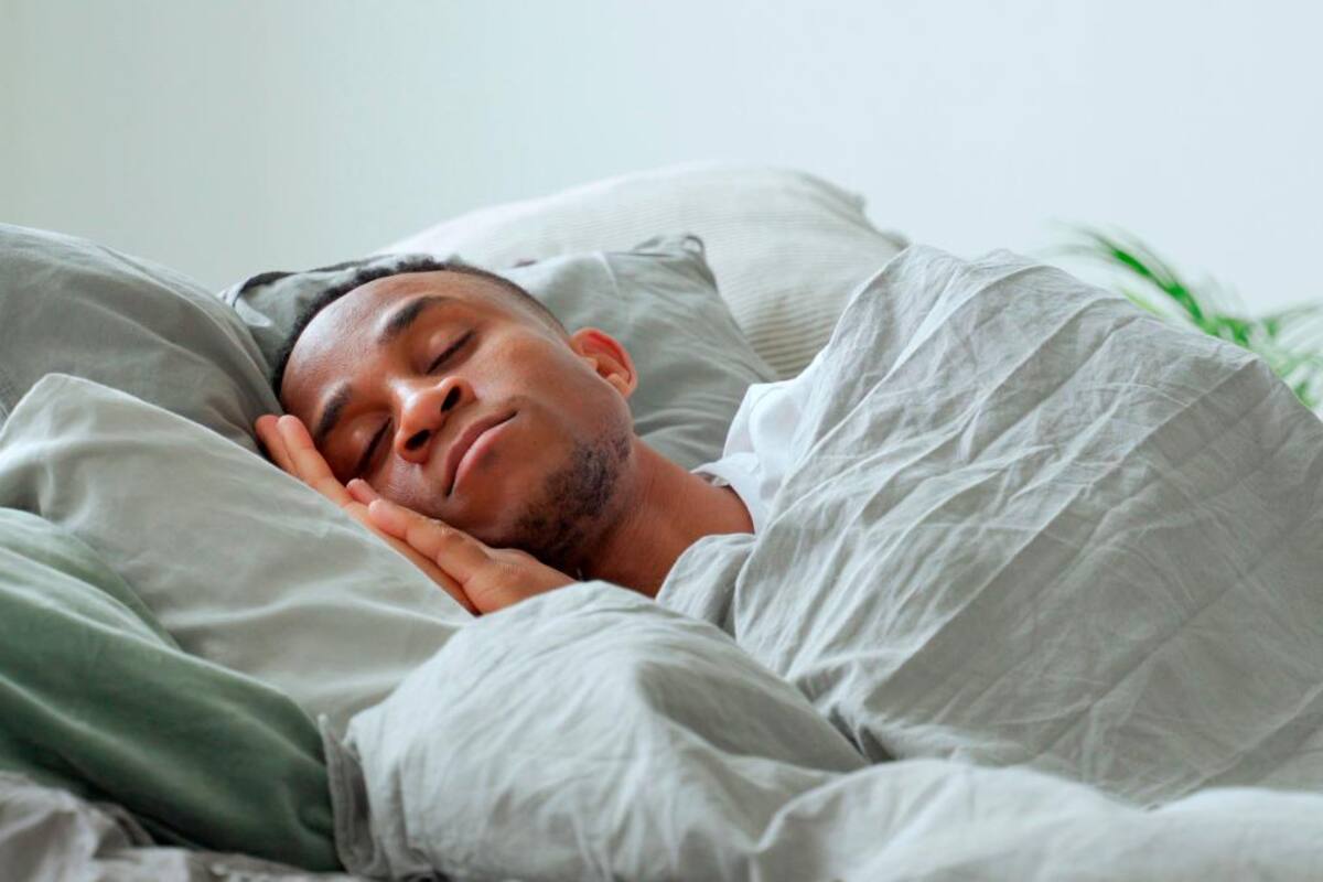 Personas que duermen siestas tienen el cerebro más grande, dice estudio