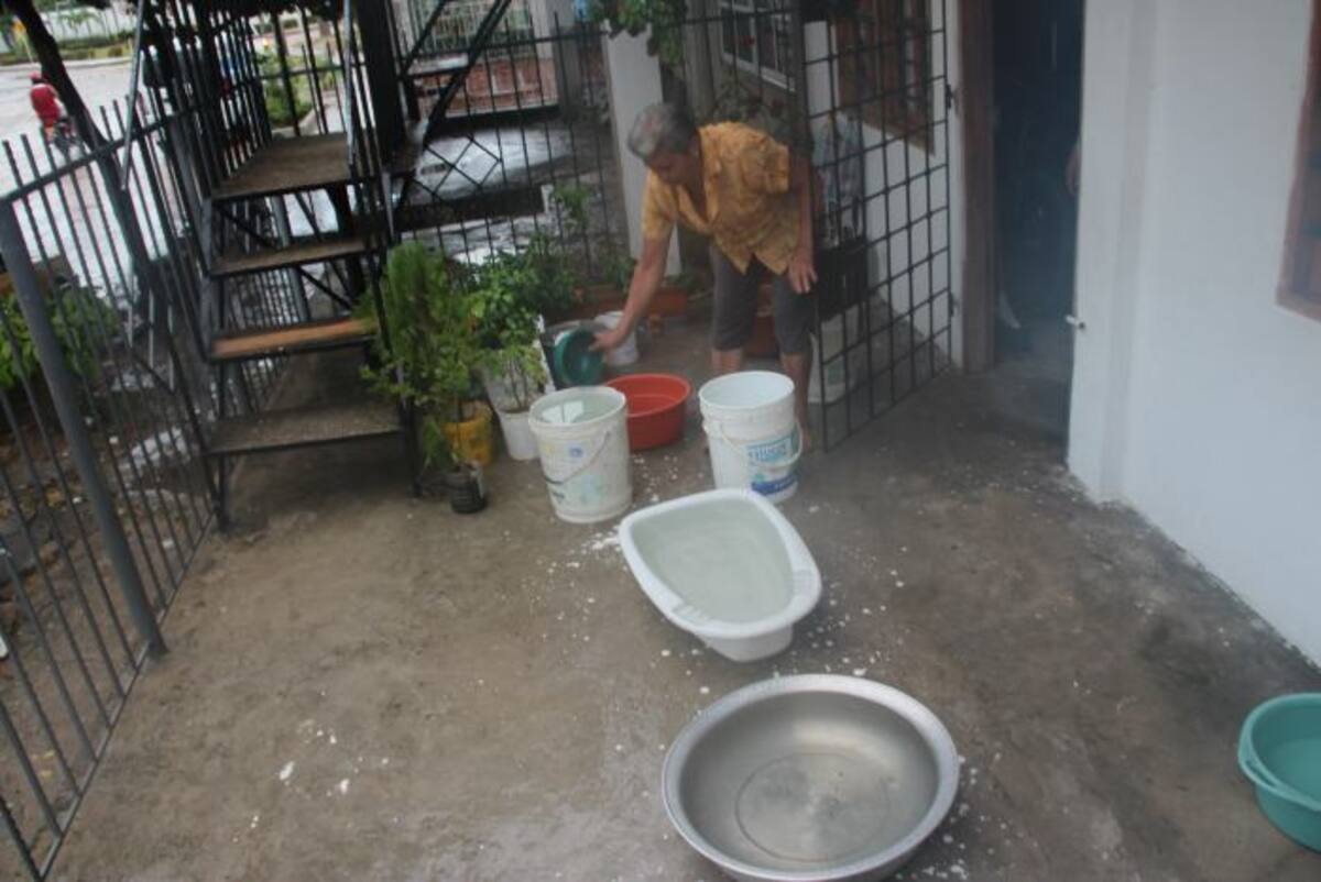 Tanques y “poncheras” se veían en las terrazas de las casas para recolectar el tan preciado líquido. DANIELA BUELVAS- EL UNIVERSAL