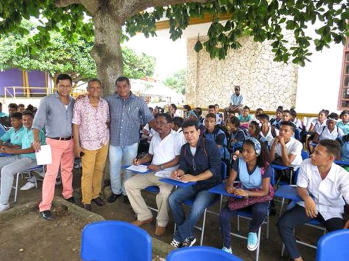 Las 150 sillas fueron entregadas a los estudiantes de la Institución Educativa San José de Clemencia. Cortesía