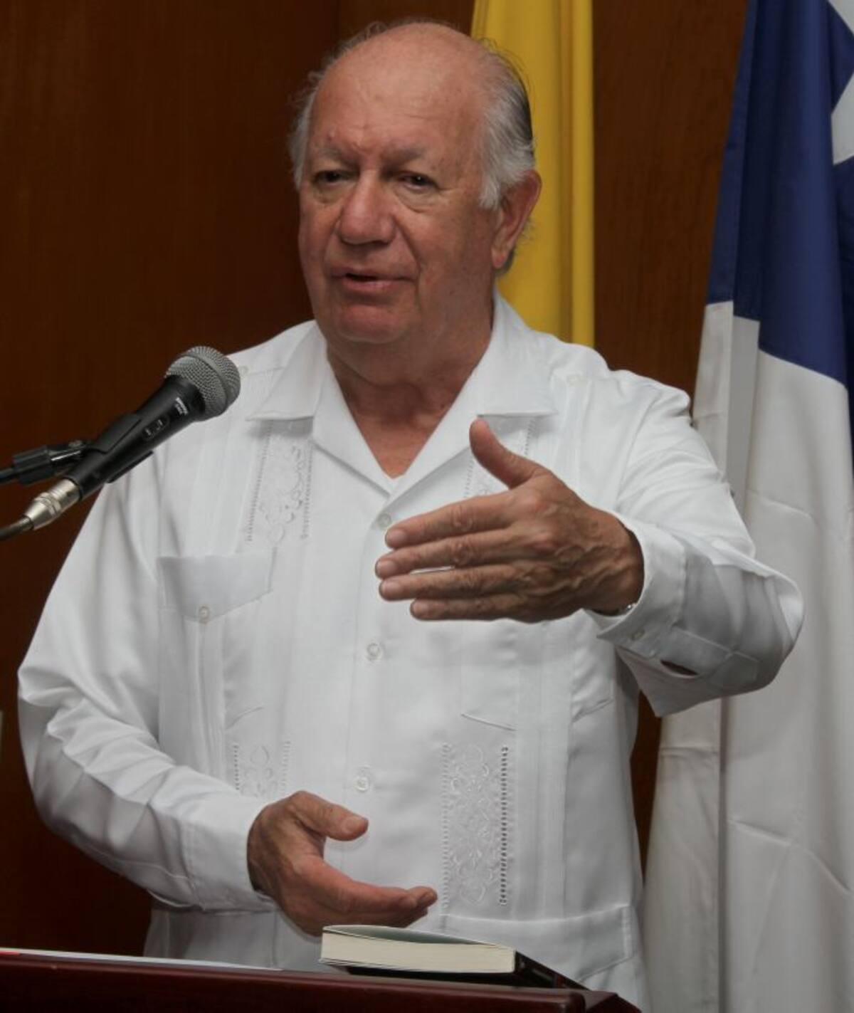 Ricardo Lagos, expresidente de Chile durante el lanzamiento en Cartagena de su libro Así lo vivimos. Maruja Parra
