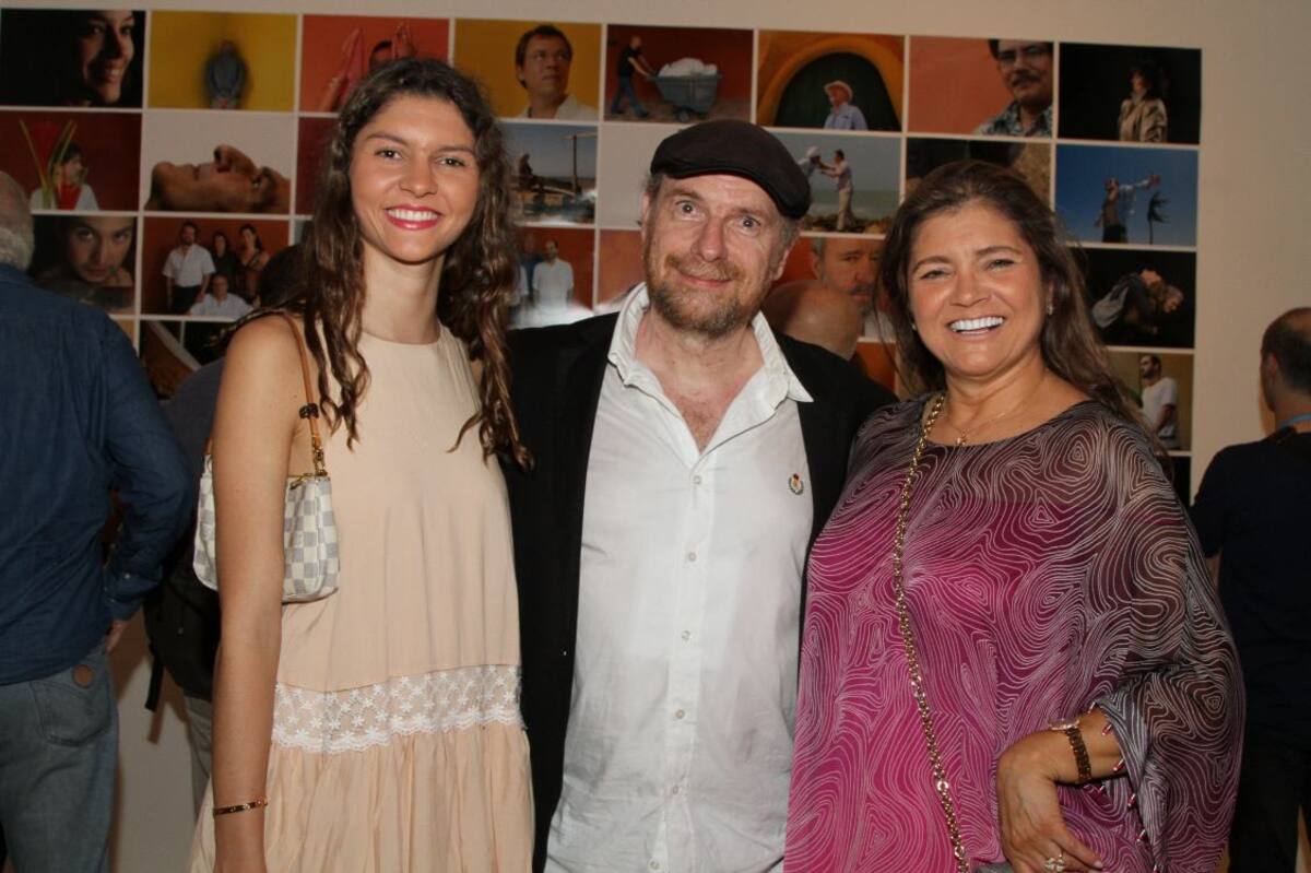 Mariana Lozano, el expositor, Daniel Mordzinski; y Francia Escobar. Fotos MARUJA PARRA/EL UNIVERSAL/