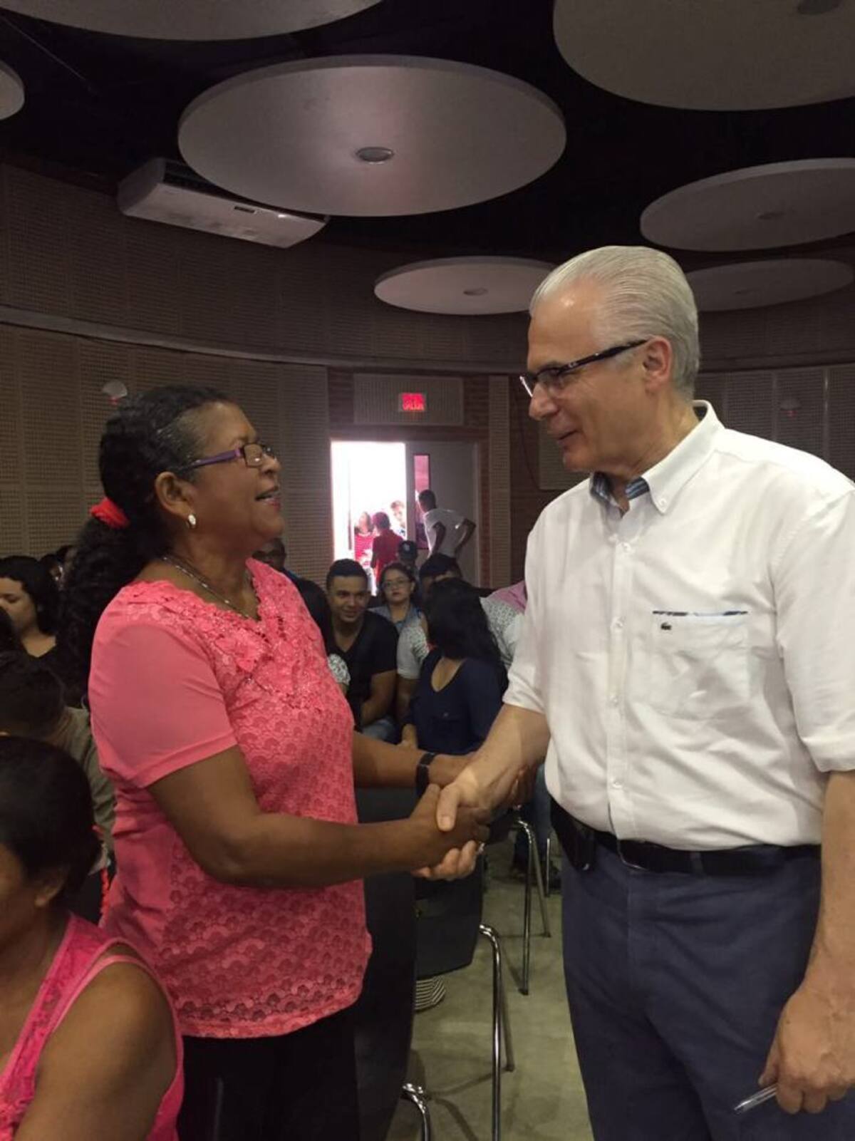 El reconocido exjuex español, Baltasar Garzón, habló con las víctimas de los Montes de María, e indicó desde El Carmen de Bolívar, que esta zona del país está preparada para asumir el posconflicto. Lila Leyva/El Universal