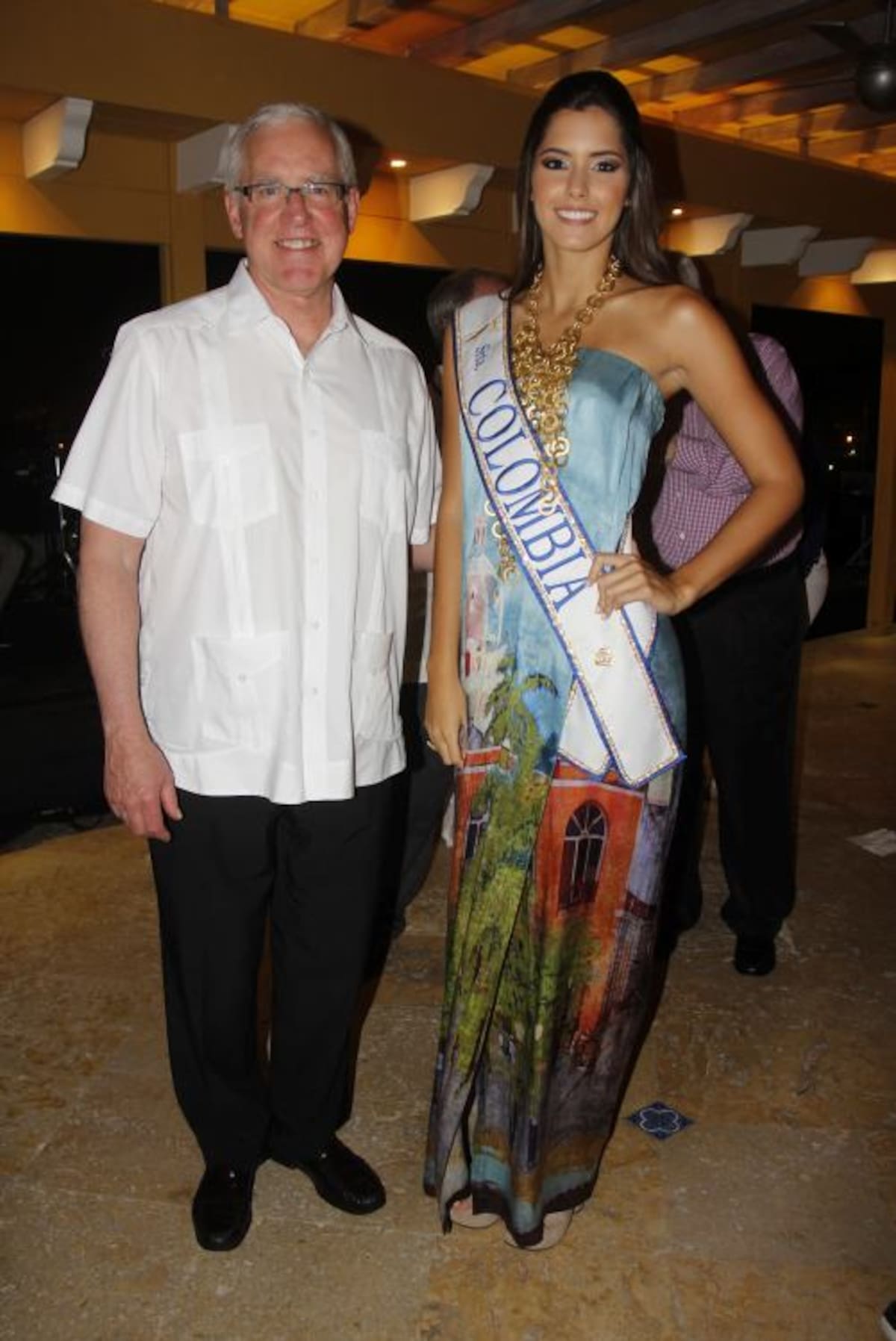 James Cook, presidente de Children International y Paulina Vega, Señorita Colombia 2013.