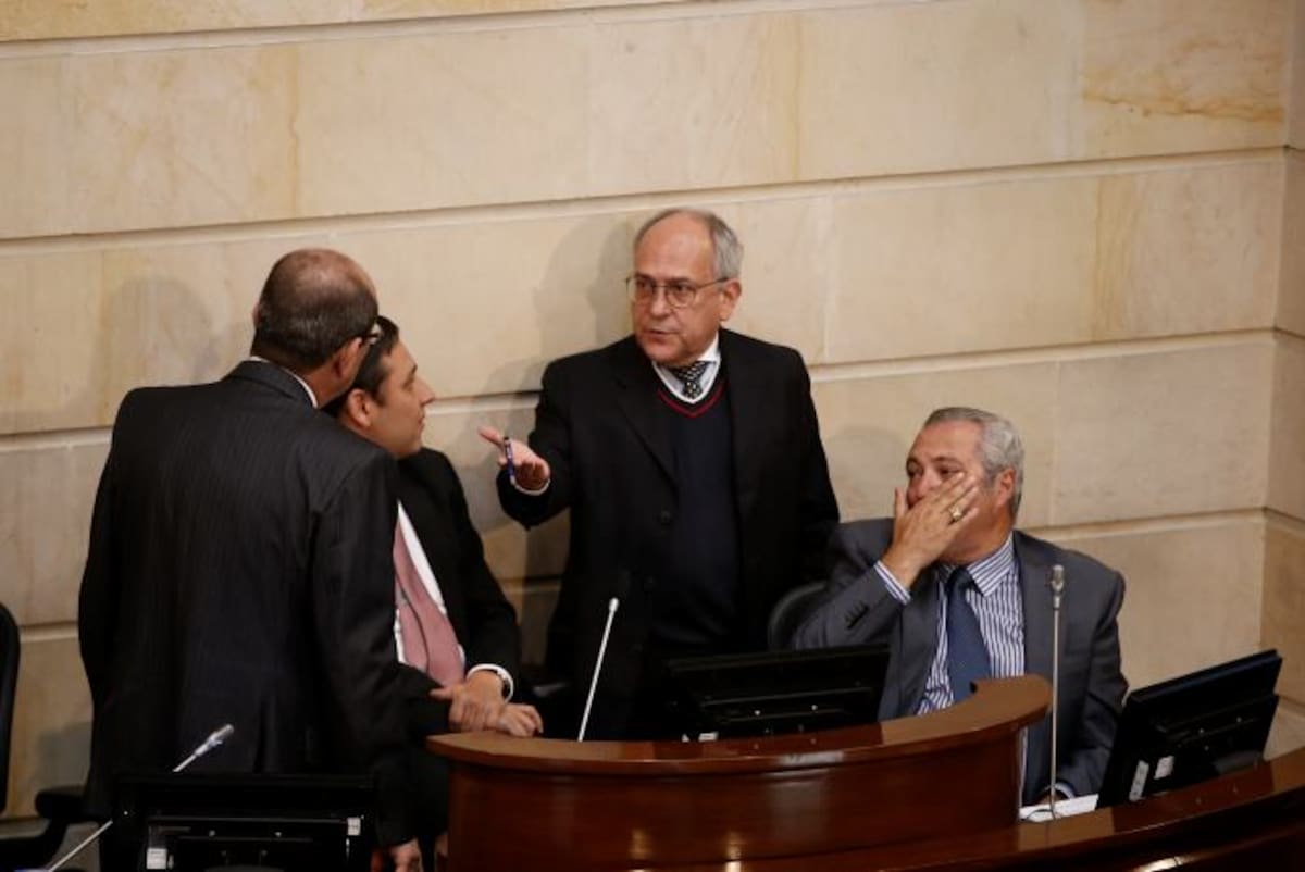 Por 55 votos contra 17, la plenaria del Senado aprobó escuchar al magistrado de la Corte Constitucional Jorge Pretelt, quien intervendrá en la sesión de hoy Archivo