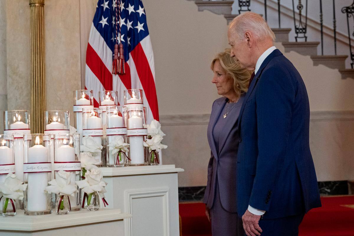 “Nunca se irán de sus corazones”: Biden sobre aniversario de tiroteo en Uvalde