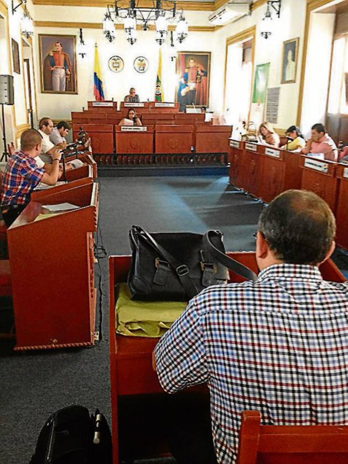 Aspectos de la sesión de ayer, durante la aprobación del presupuesto departamental en la Asamblea. CORTESÍA