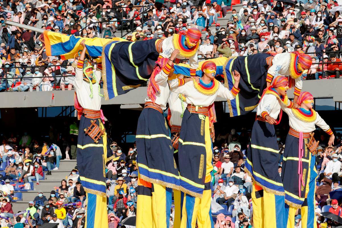 Desfile ‘Canto a la Tierra’, en el marco del Carnaval de Negros y Blancos. // Foto: EFE.