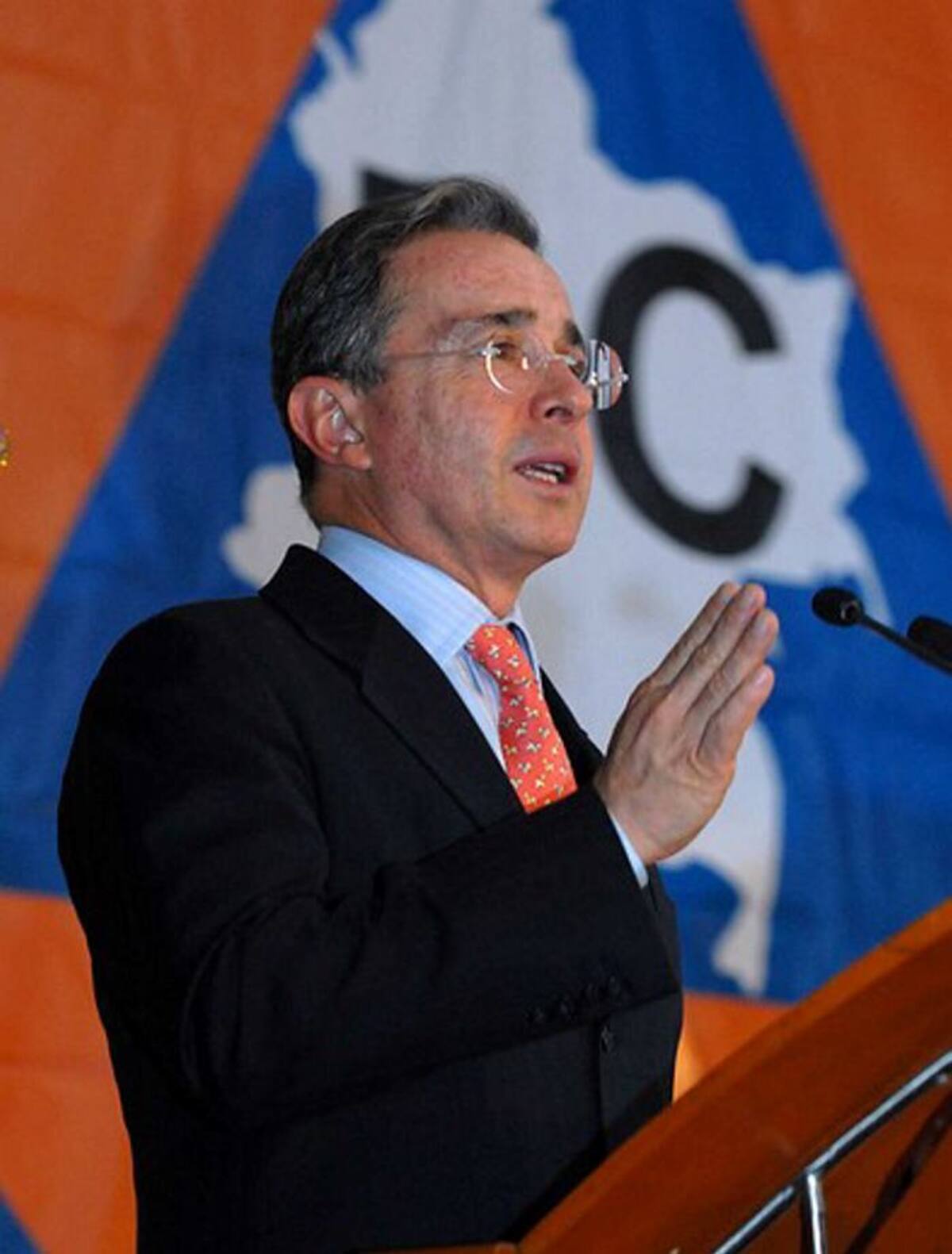 La cita se logró luego de que la propia Ministra de relaciones exteriores llamara al expresidente. Holguín calificó como muy positivo el encuentro. COLPRENSA