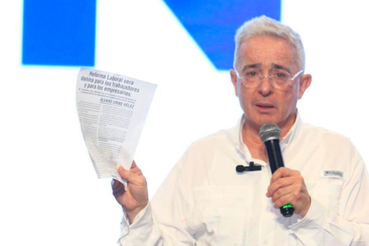 “Será dañina”: Álvaro Uribe criticó la reforma laboral y planteó alternativa