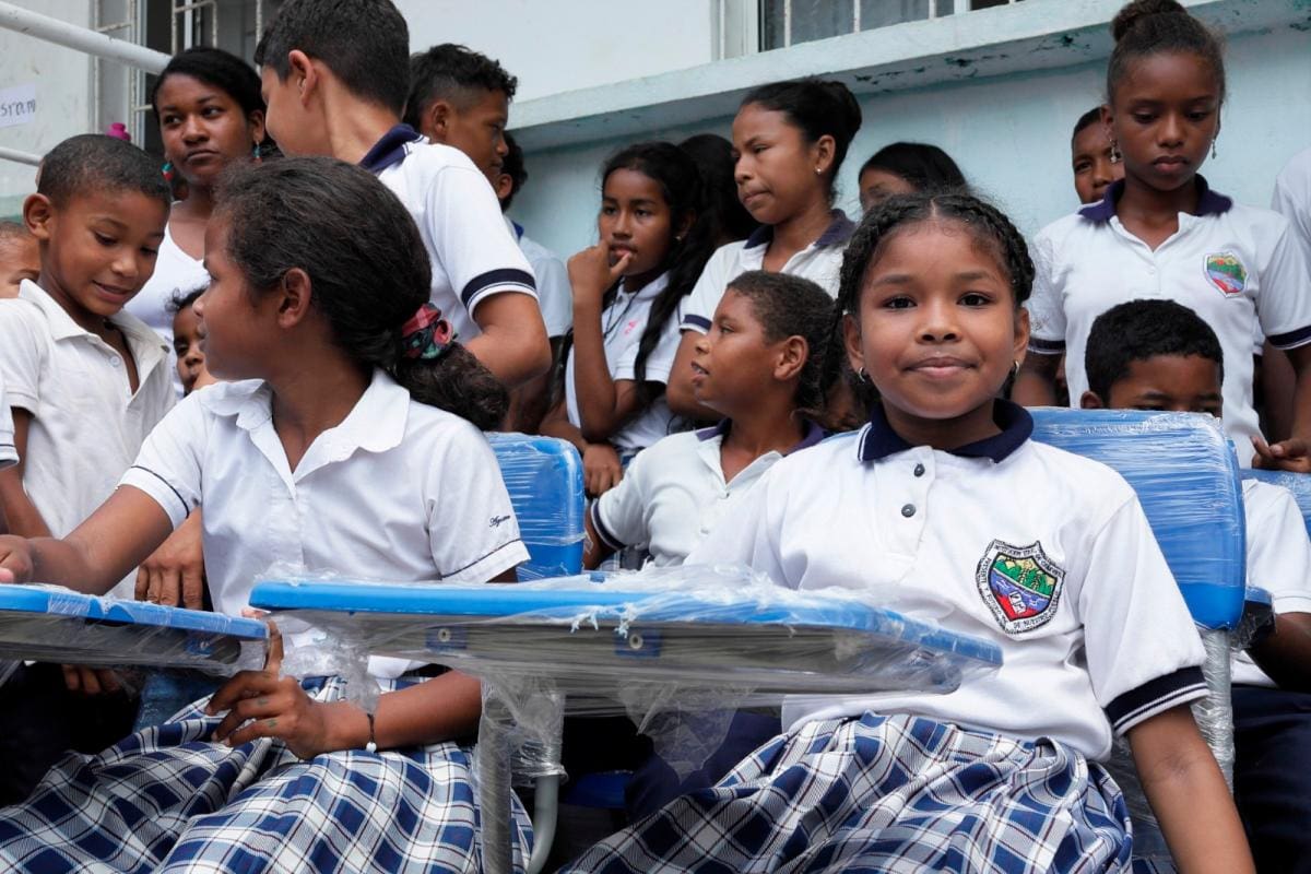 Entregan dotación escolar a estudiantes de San José de Chiquito, en Turbaco