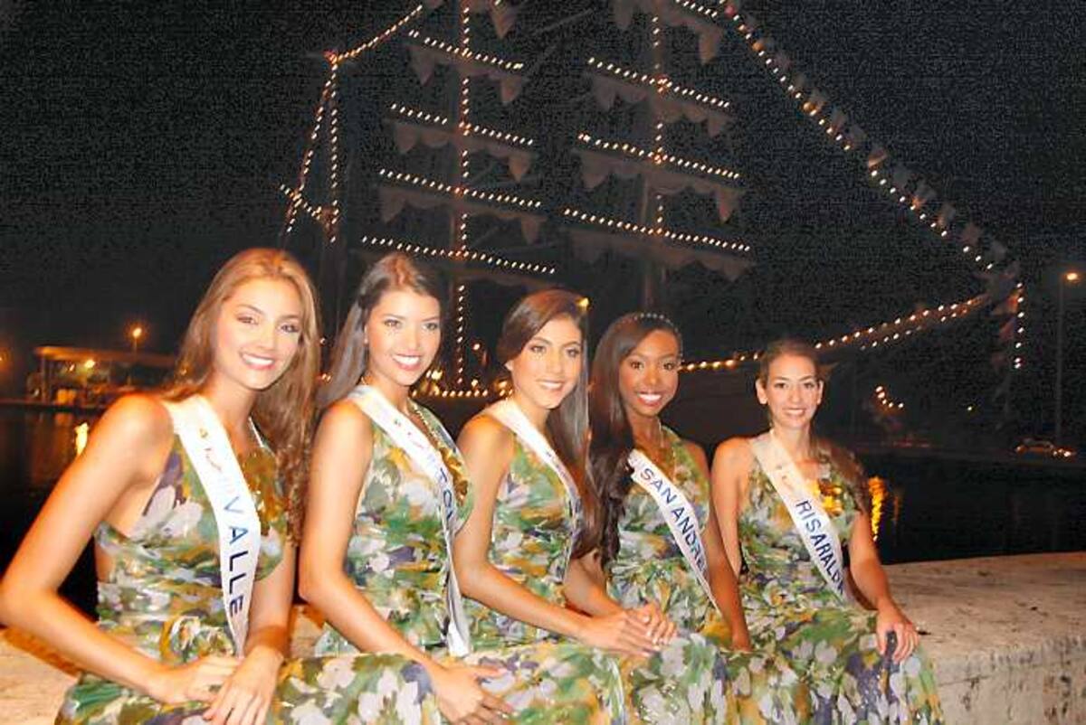 Melina Ramírez, de Valle; Alexandra Herrera, de Tolima; Andrea Tavera, de Santander; Cindy May, de San Andrés; y Tatiana Ángel, de Risaralda.