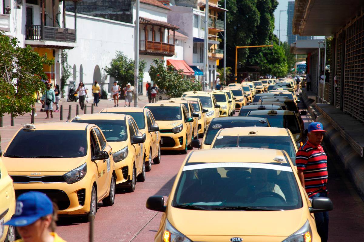 Anuncian que el presidente Petro se reunirá con el gremio de los taxistas