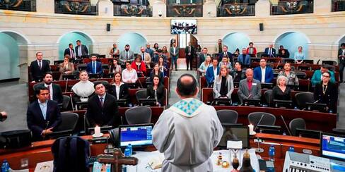 ¿Chantaje a punta de plegarias? Iglesias no tendrán que pagar impuestos