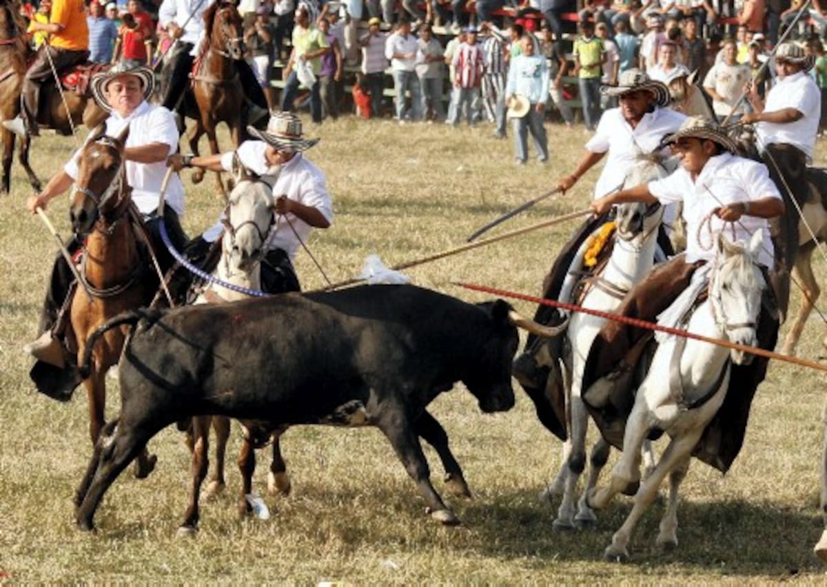 El espectáculo los garrocheros estuvo entre lo mejor de la tarde. FOTOS: MANUEL SANTIAGO PÉREZ/EL UNIVERSAL/