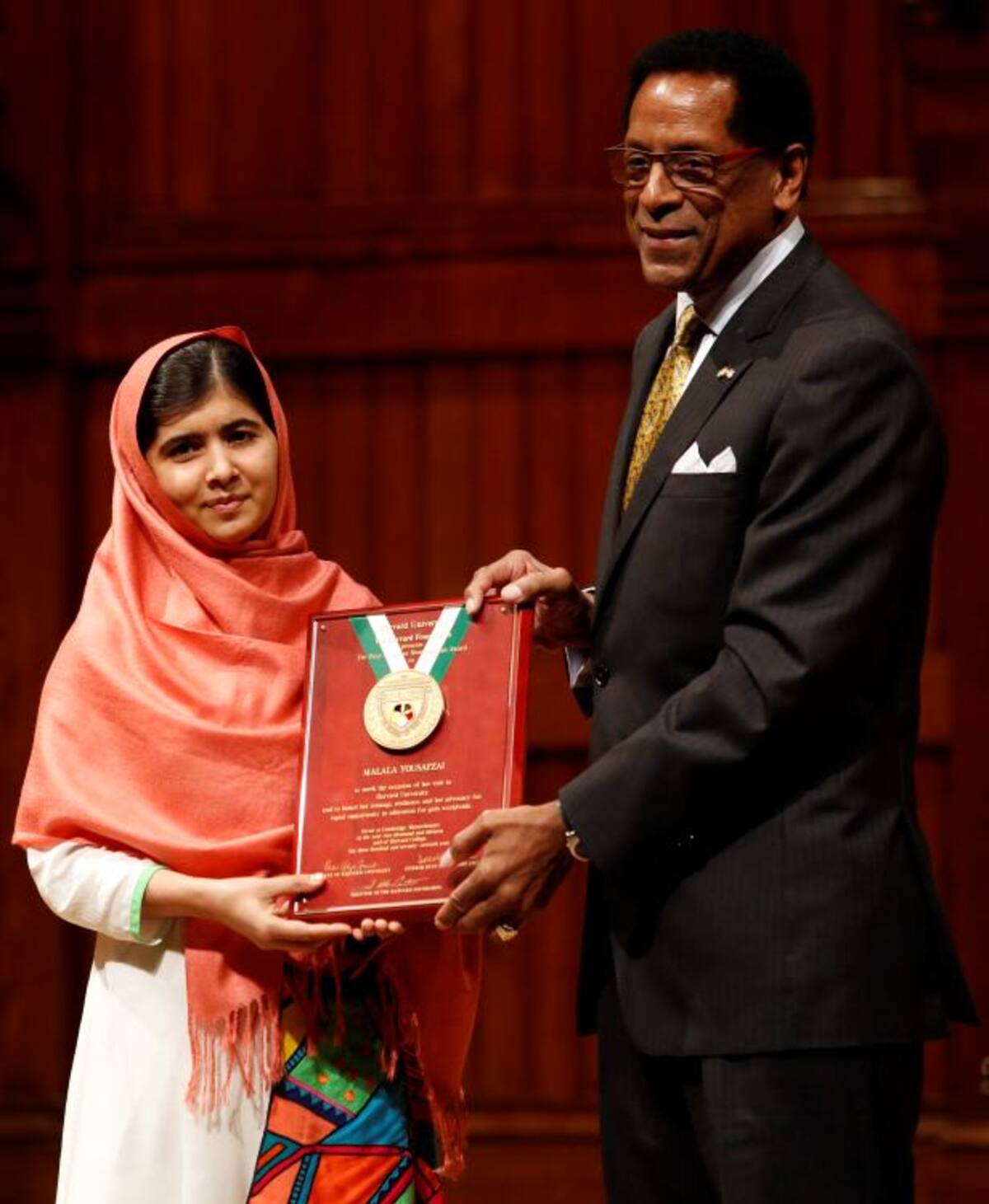 Malala Yousafzai recibiendo el premio. AP Jessica Rinaldi
