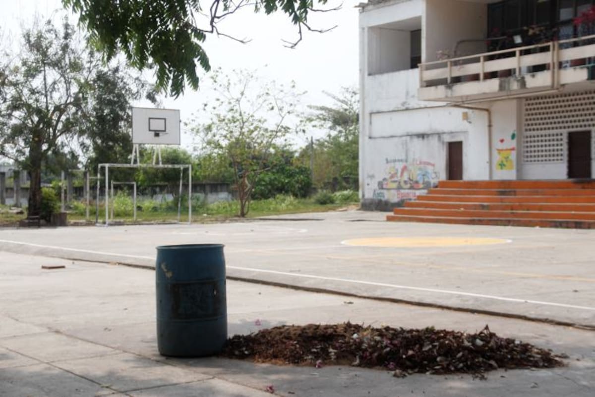 A principios del año pasado las clases se trastornaron por la falta de aseadores y vigilantes, el contrato se realizó en marzo. Archivo.