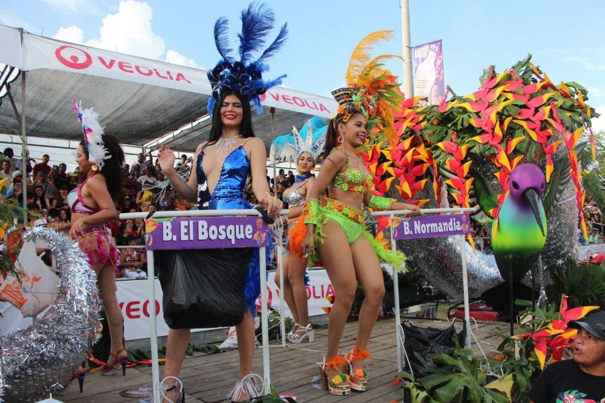 Reinas populares, Andrea Díaz Morales (El Bosque) y Ana Díaz Osorio (Normandía). // Manuel Santiago Pérez.