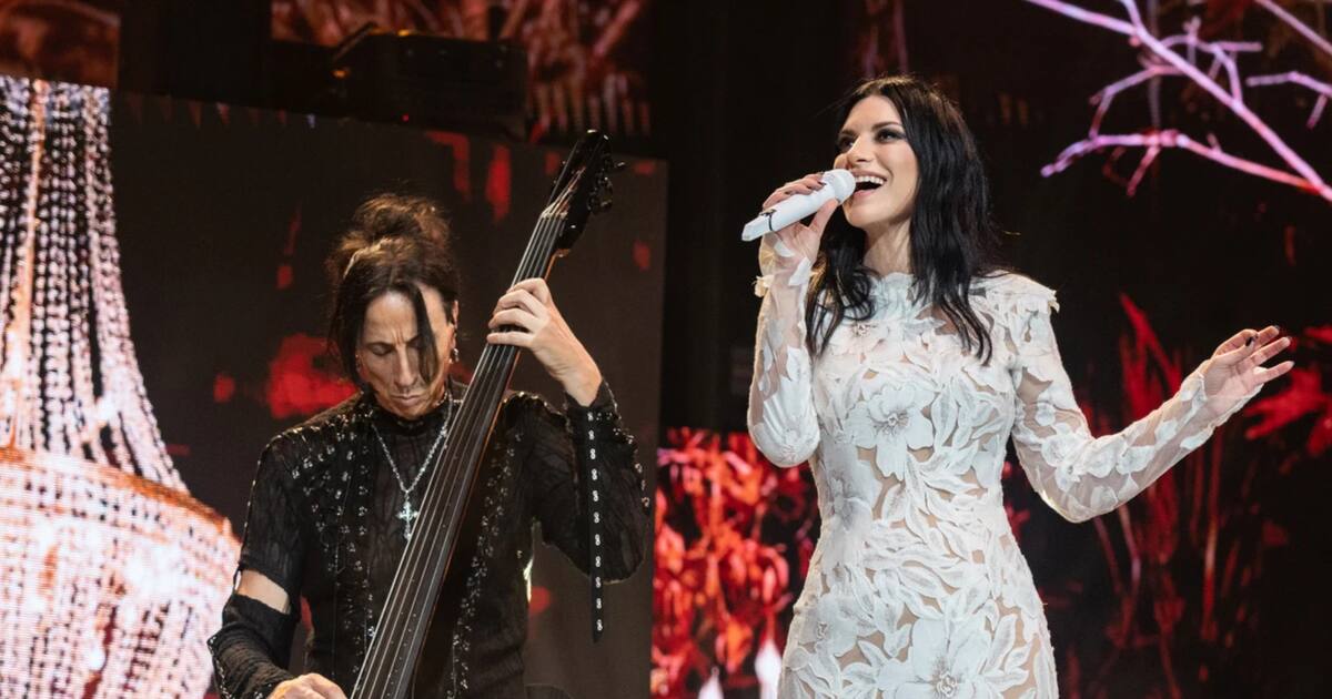 Video: Laura Pausini stops her concert for a yawning fan