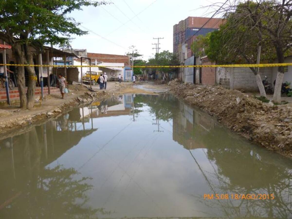 Por un daño en el alcantarillado, las aguas servidas se unen con las pluviales y se estancan. foto cortesía