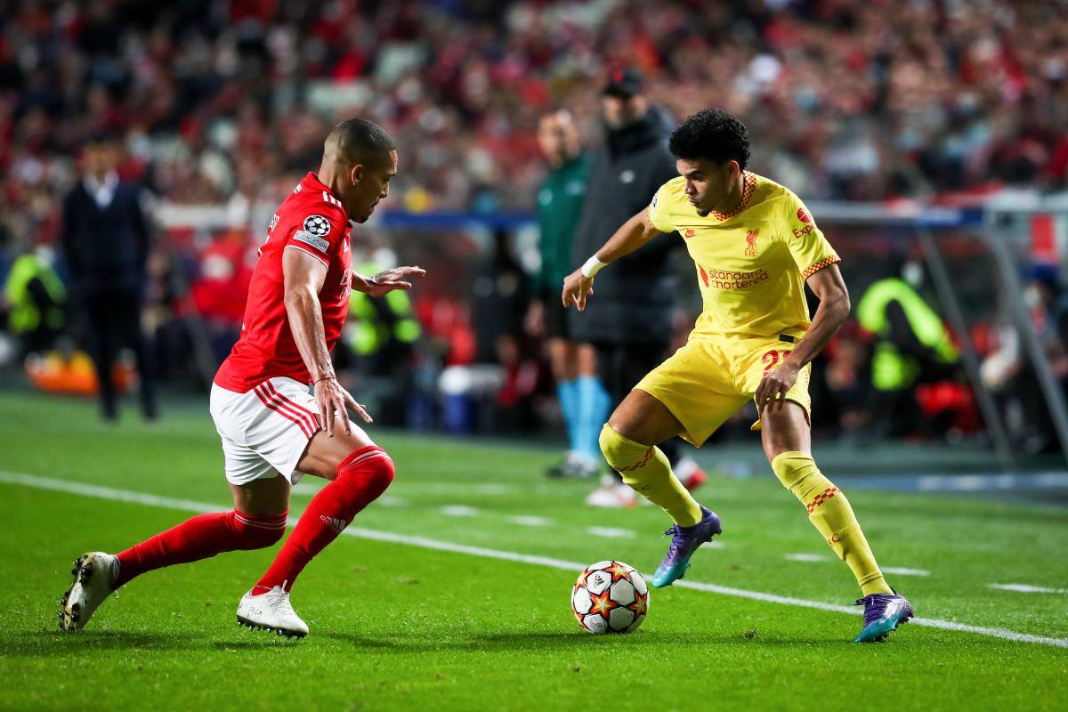 Volando y pidiendo vía, así llega Luis Díaz al clásico ante el City