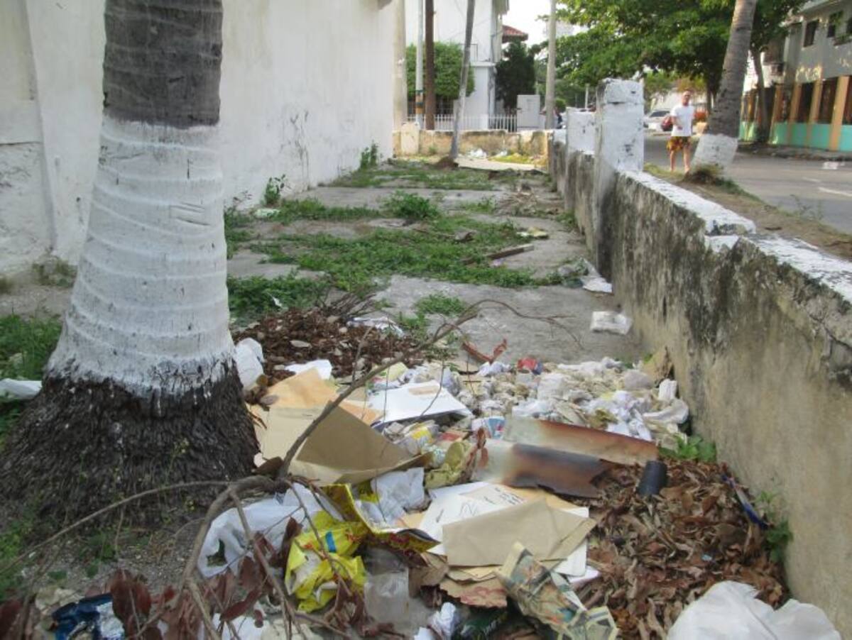Por mucho tiempo el predio estuvo abandonado y fue un problema serio para sus vecinos. Aun hoy le siguen echando basura. PEDRO TORRES, GENTE BAHÍA - EL UNIVERSAL
