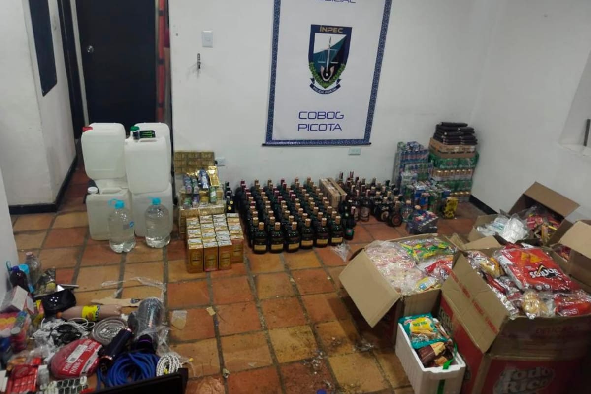 Camión pretendía meter más de 600 botellas de trago y droga a La Picota