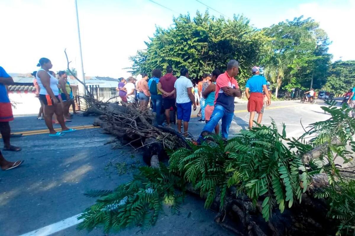 Habitantes de Arjona bloquean la Troncal de Occidente “por falta de agua”