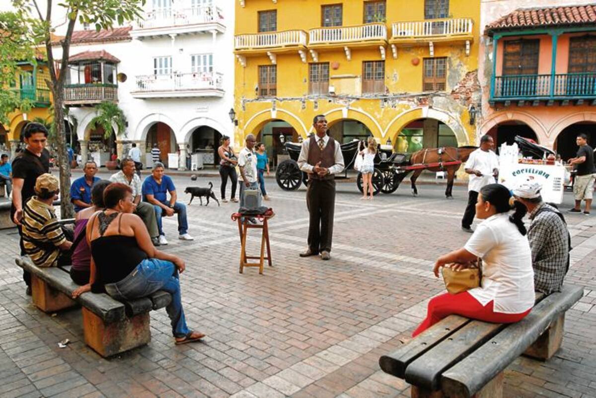 Es conocido como “el hermano Jimmy” y predica en las plazas del Centro de Cartagena.