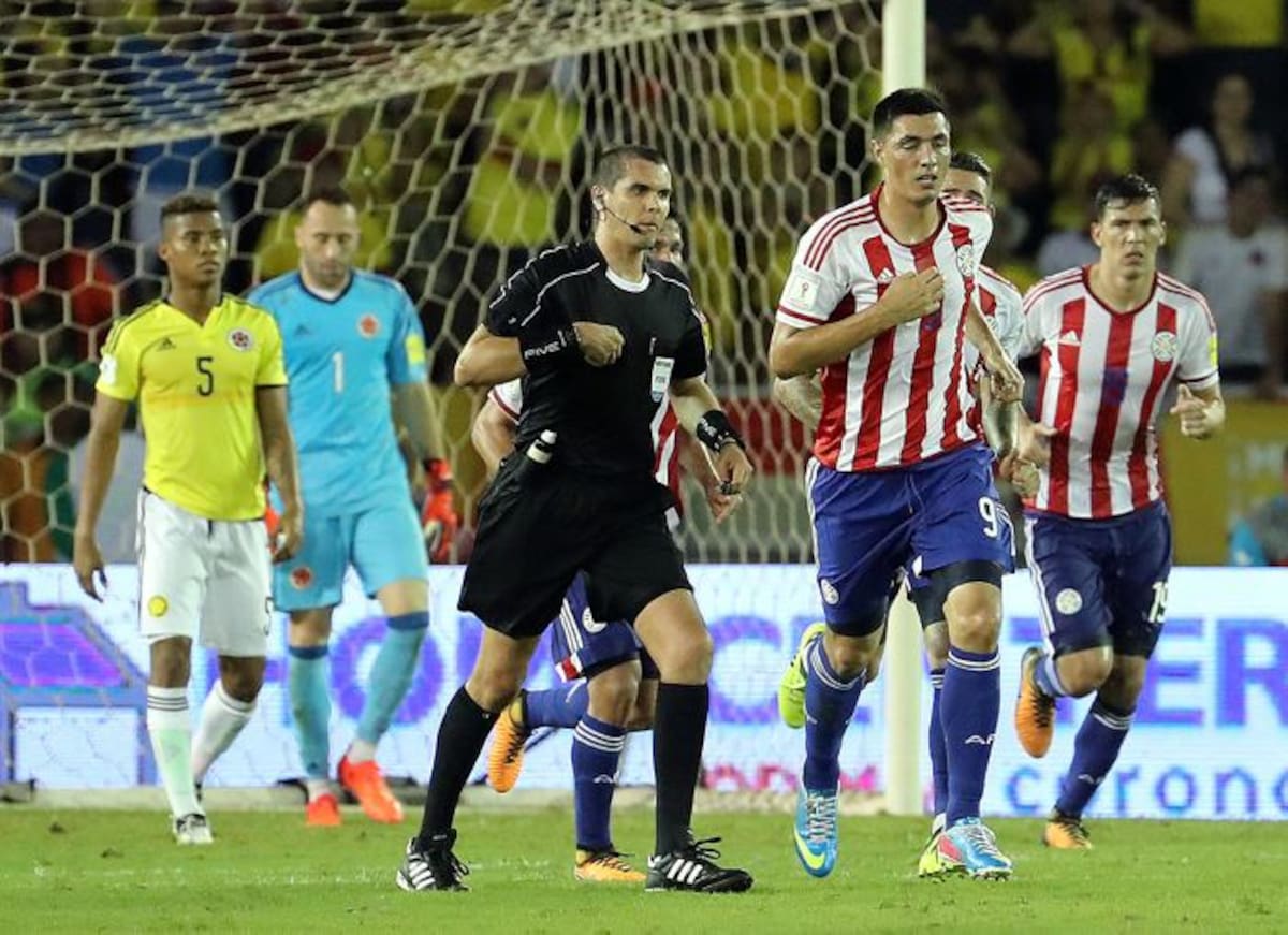 Colombia cayó ante Paraguay en casa. EFE