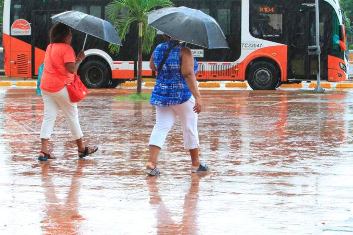 Fuertes lluvias tras paso de onda tropical en el Caribe