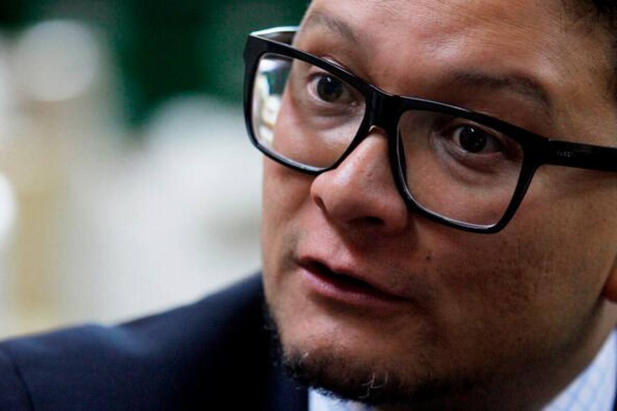 Acusan formalmente al sociólogo Fabián Sanabria por abuso sexual a un joven