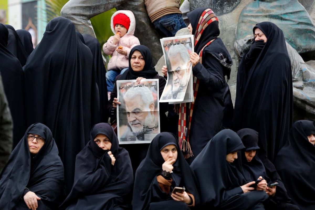 “EEUU es el gran Satanás”, miles despiden en Bagdad a general iraní Qassem Soleimani