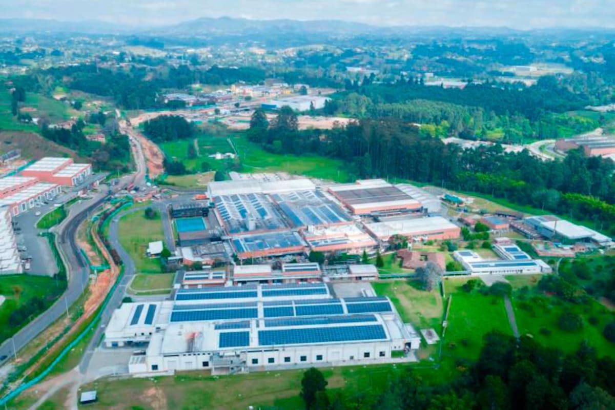 ¿Cuántas unidades se producen al día de la chocolatina más popular de Colombia?