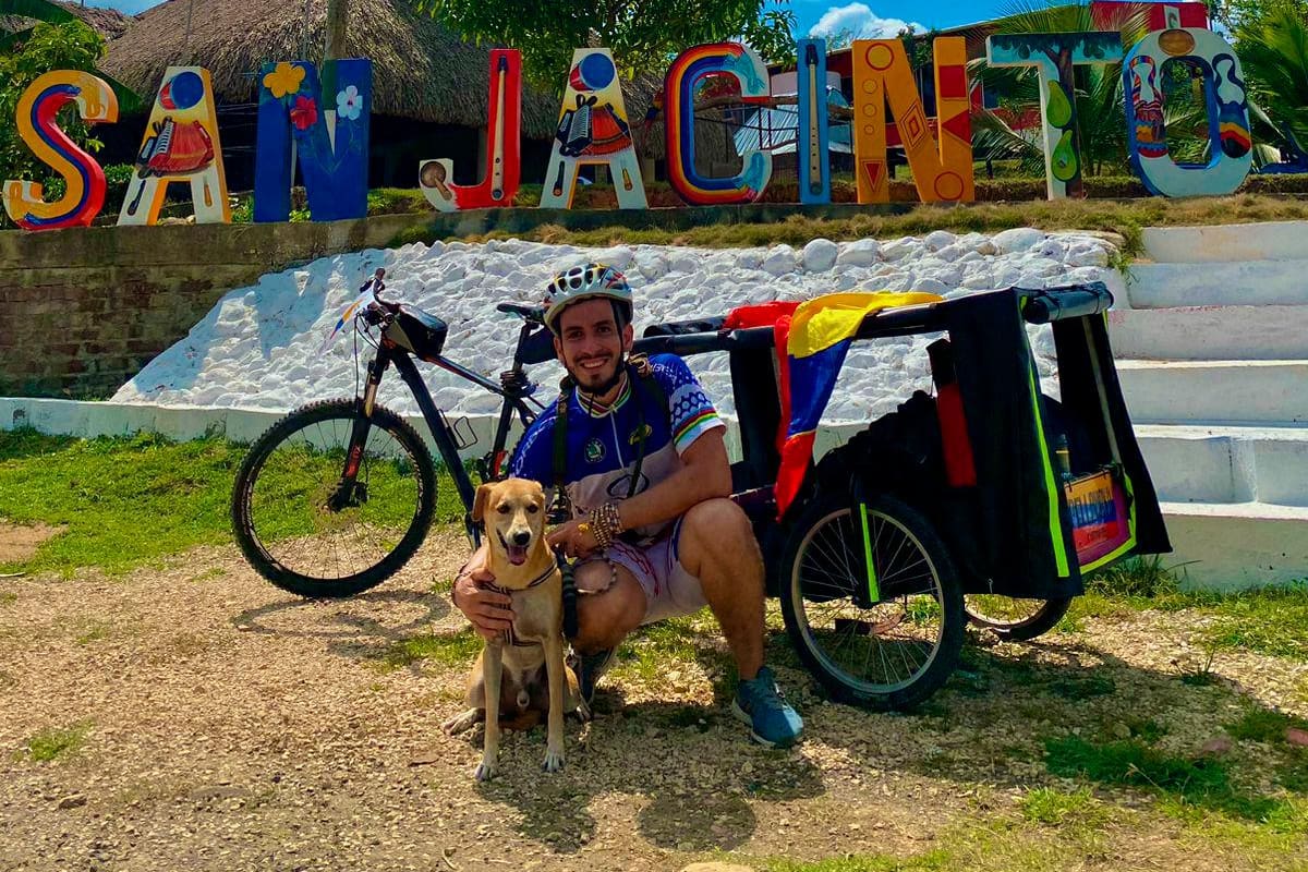 El cartagenero que planea recorrer Colombia junto a su perro ‘Pello’