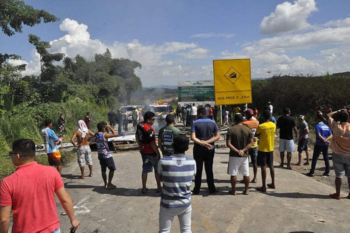 Ciudadanos brasileños protestaron ayer contra la presencia de inmigrantes venezolanos. EFE GERALDO MAIA