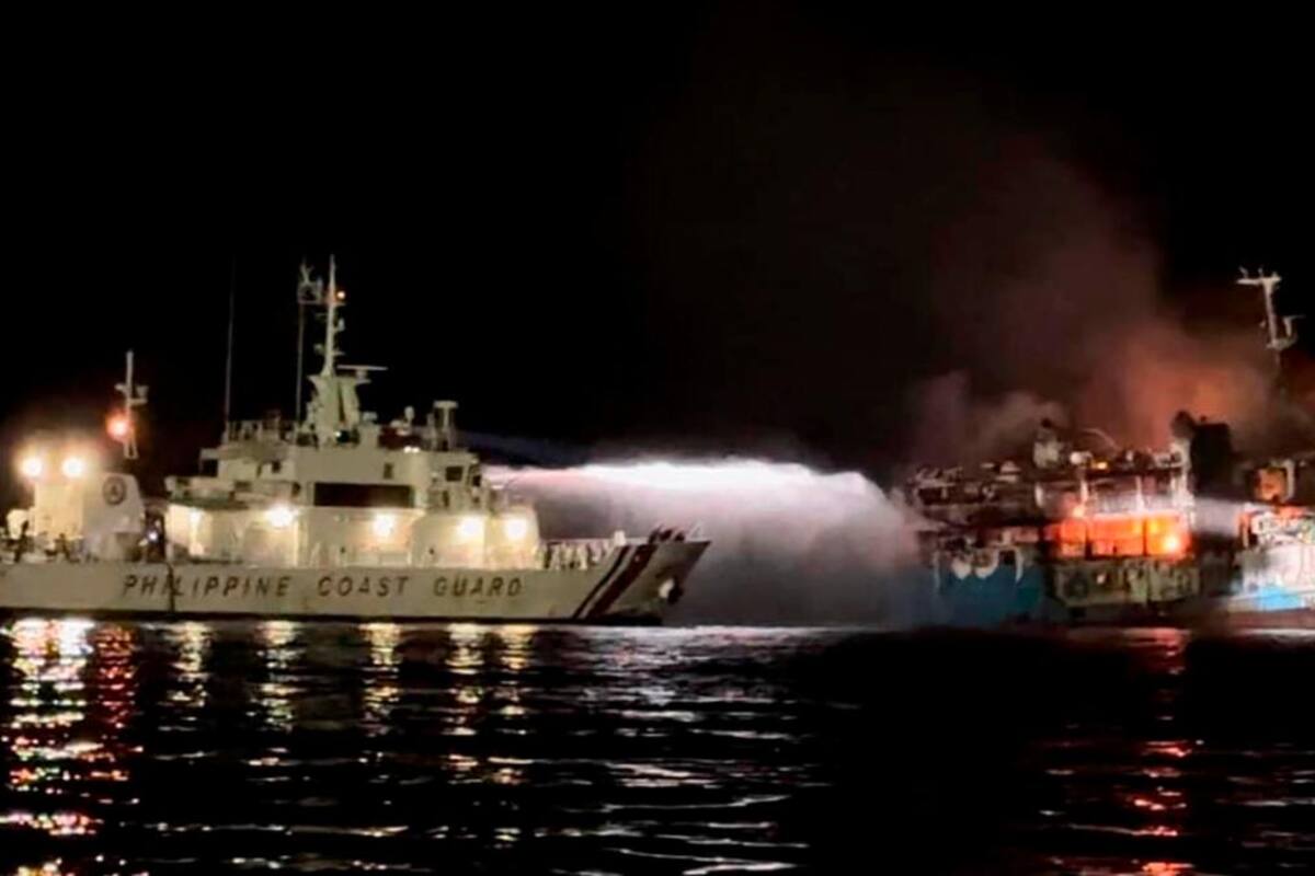 Incendio de ferri forzó a pasajeros a saltar por la borda; van 31 muertos