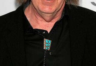 Neil Young pide ayuda a sus seguidores para publicar sus archivos