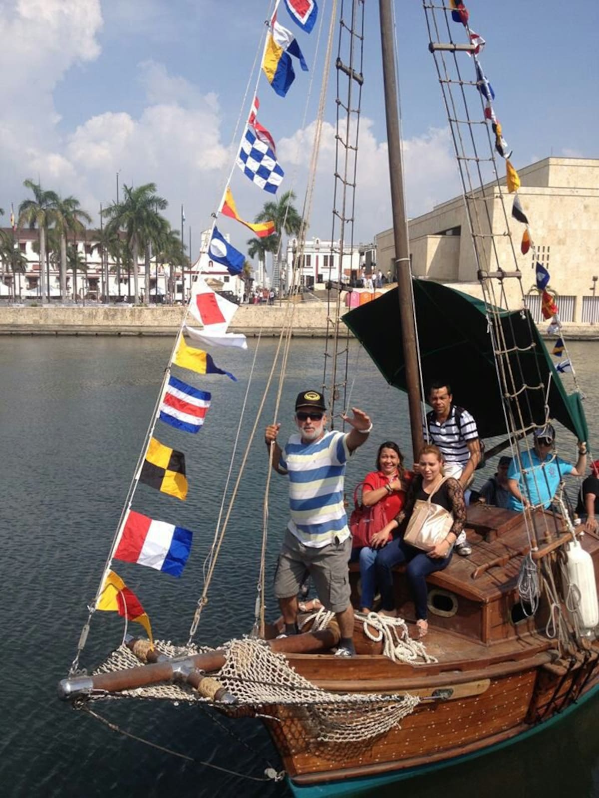 El velero en un paseo cerca del Muelle de Los Pegasos. Foto: Cortesía.
