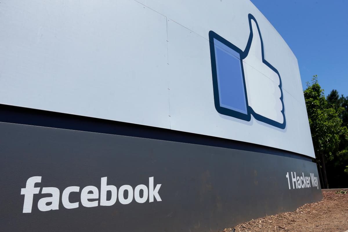 Filtran en línea datos de unos 500 millones de usuarios de Facebook