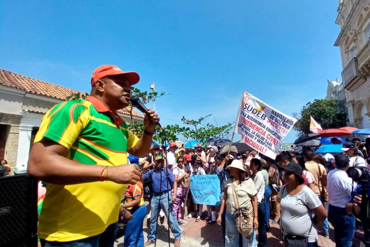 ¡Atención! Maestros reclaman al alcalde Dau en plena rendición de cuentas