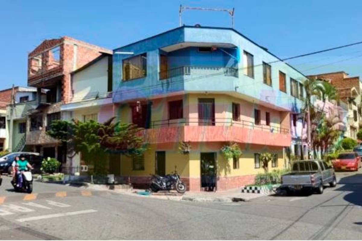 Mató de 8 puñaladas a su papá y dejó herida a su madre: lo capturaron